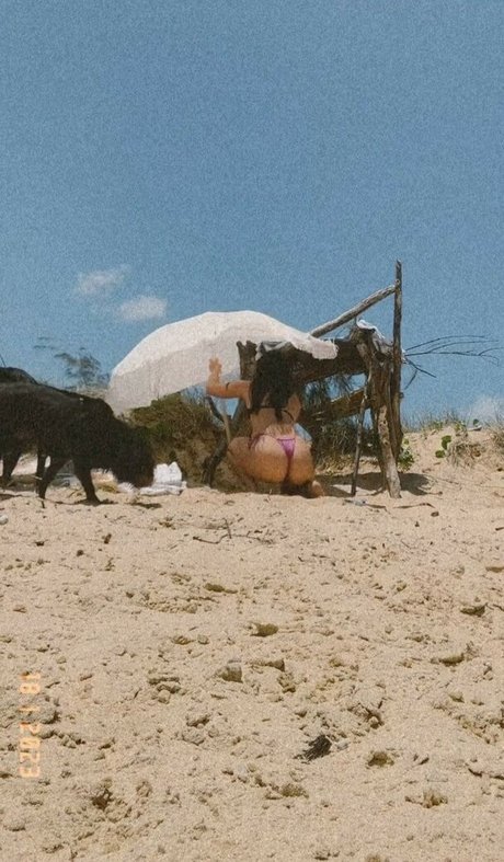 Strawbitty sexy model img