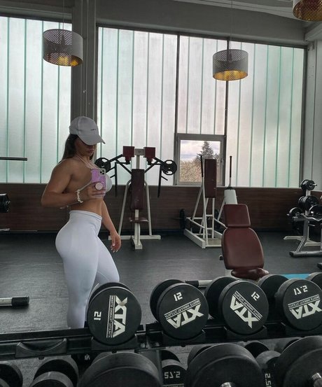 Sarah Slavo pretty model img