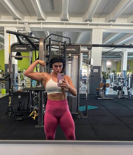 Sarah Slavo pornstar art pics