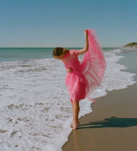 Madelyn Cline free model image