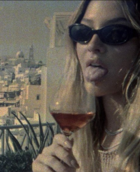 Madelyn Cline hd star picture