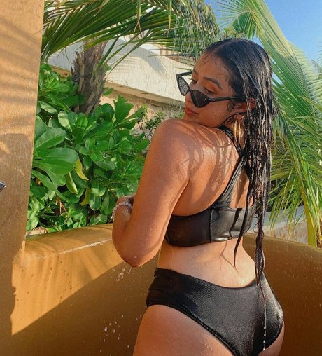 baelib model hot photos
