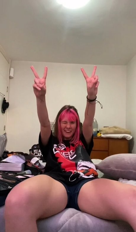 Julia K Barni star free picture