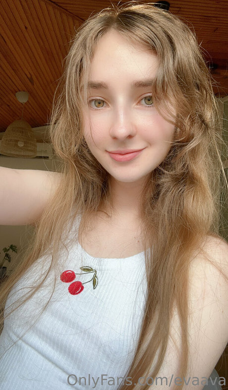 Evaava exclusive model img