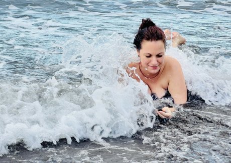 boobStruggle model beautiful photos