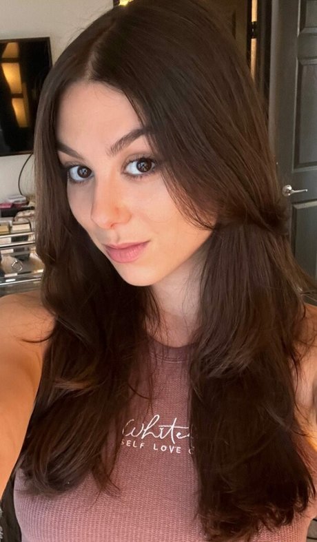 Kira Kosarin pornstar hd photo