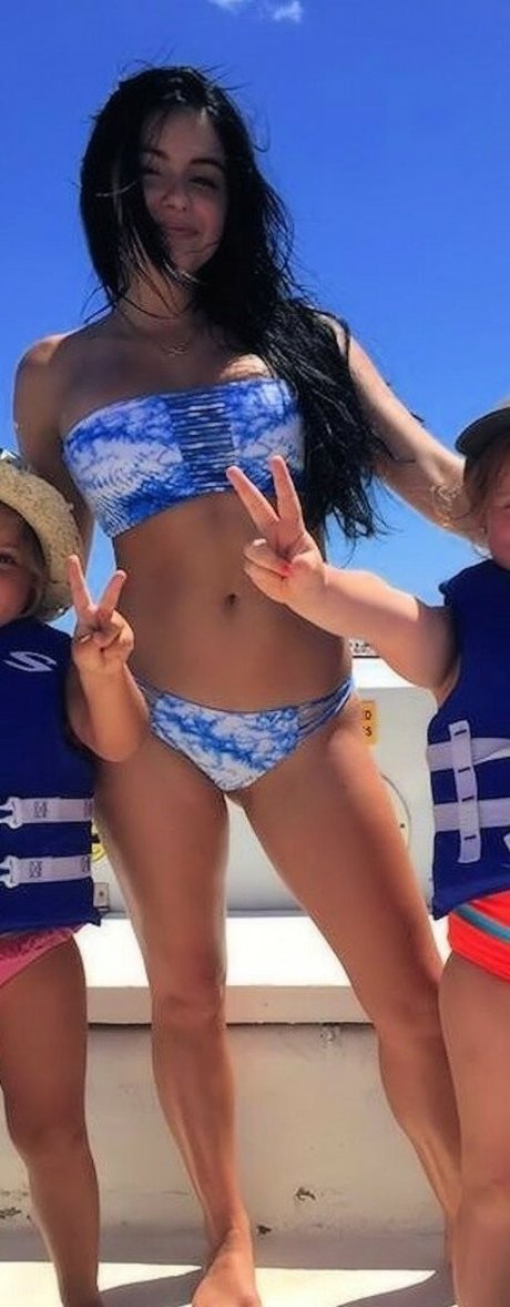 Ariel Winter star art archive