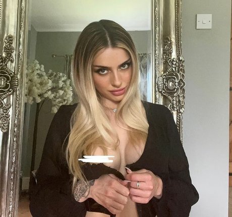 peachypops hot actress photo