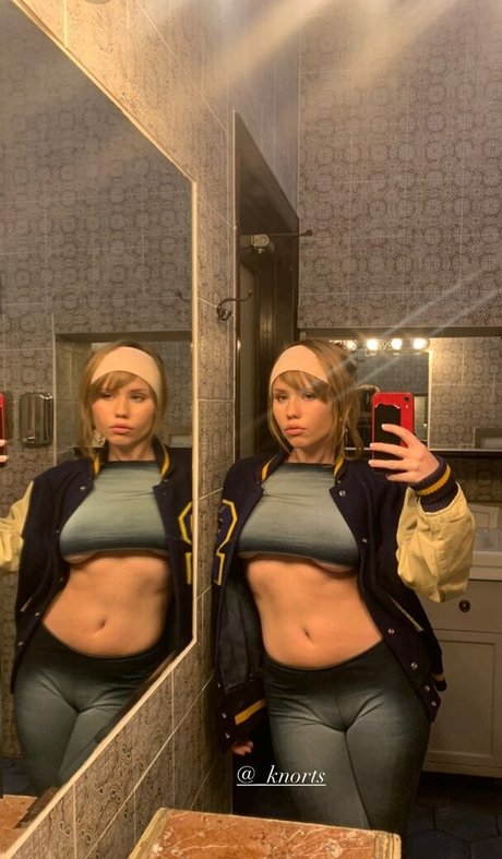Lexee Smith model exclusive pics