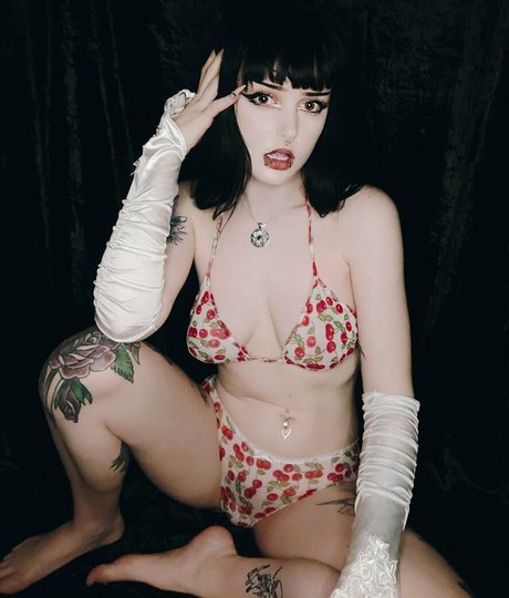 missdellavigne model high quality pics