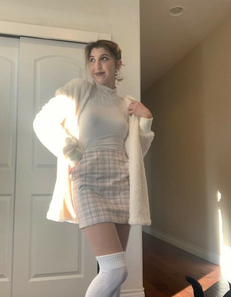 FrivolousFox ASMR hot actress photo