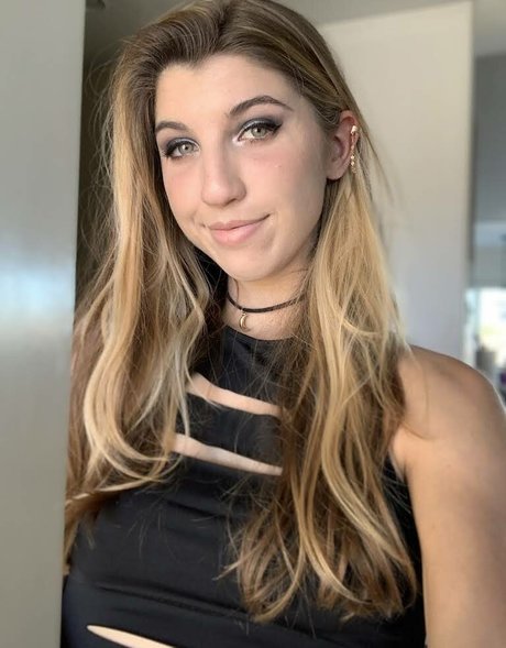 FrivolousFox ASMR pornstar sexy photos