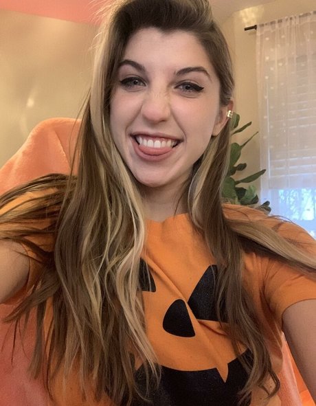FrivolousFox ASMR naked pornstar gallery