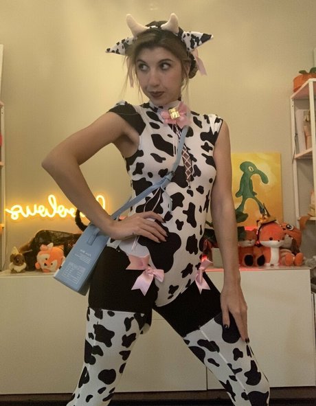 FrivolousFox ASMR star erotic photo