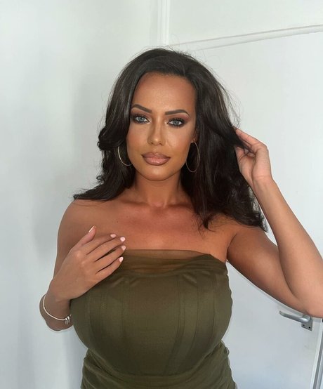 Elle Faye naked actress image