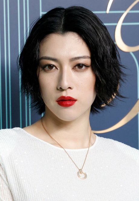 Ayaka Miyoshi model top pictures