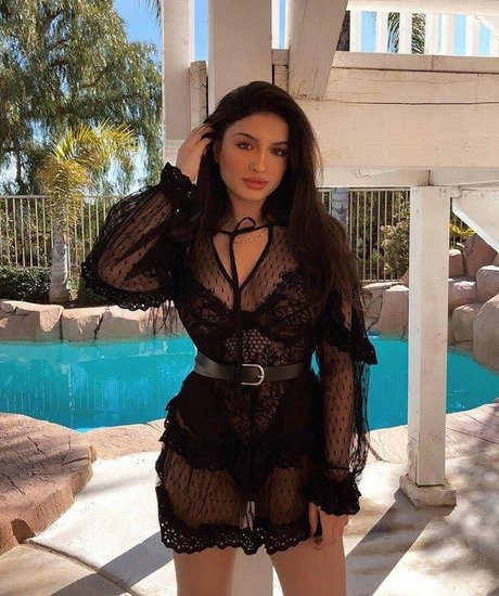 Alishba Sheikh nice model pictures
