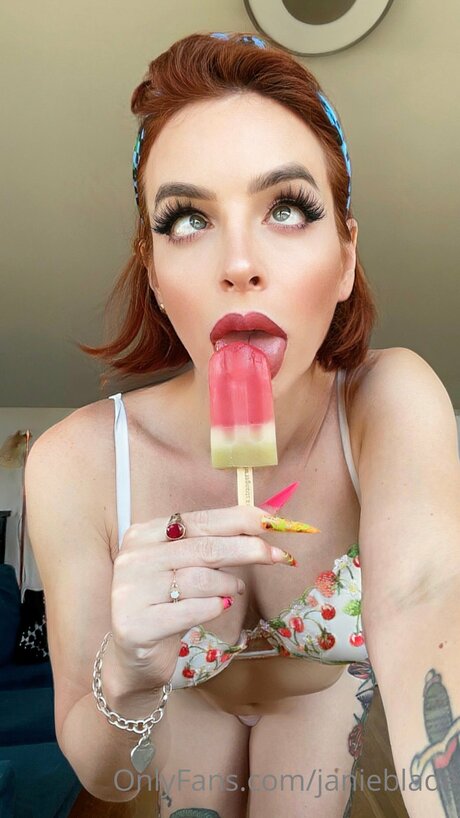 janieblade star high quality pictures