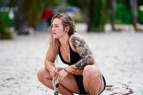 Josie Hamming model nude images