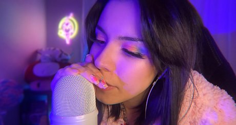 Luna Bloom pornstar xxx photos