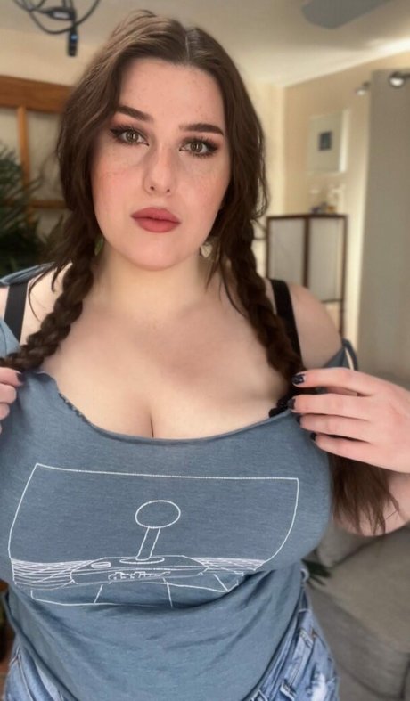 brunette petite onlyfans nice pictures