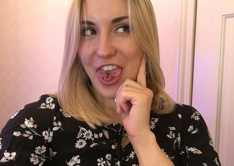 ASMR Shortbread hot actress photo
