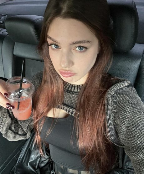 akyuliych model nude image