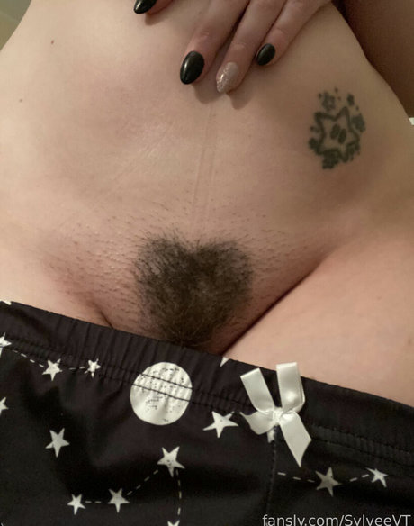 SylveeVT naked model photos
