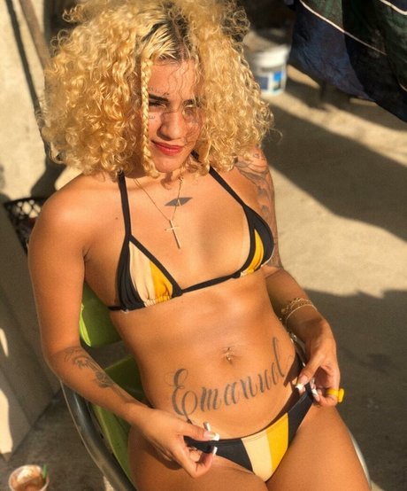 Nabrisa nude model img