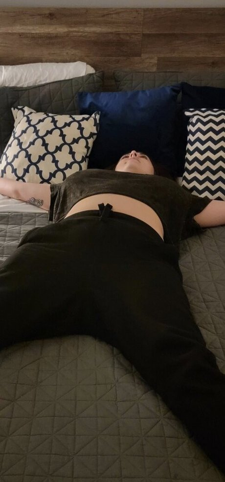 Alluux perfect pornstar image