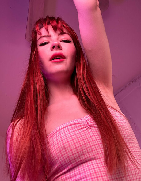 lanieluxx sexy pornstar image