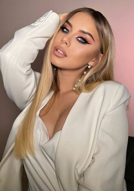 TheIce1ady nudes model images