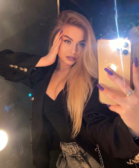 TheIce1ady nice model pic