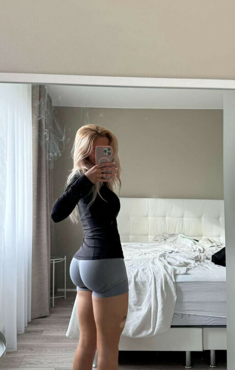 Brynhildurgunnlaugs pornstar top photo