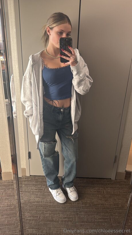 chloeessecret art model galleries