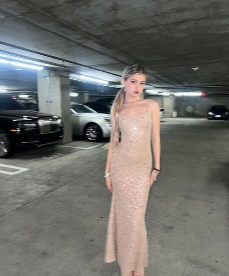 Abby Paradise star top photos