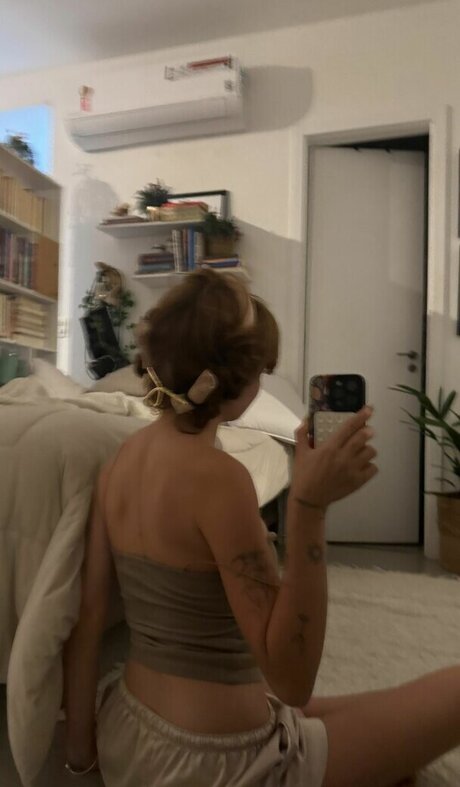 Liv Resenhas model hd photos