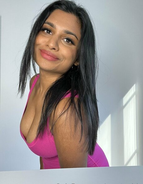 Miss Patel star free pics