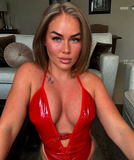 Demi Torenstra erotic model pics