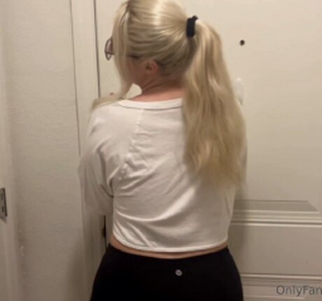 Theroseypawg xxx star gallery