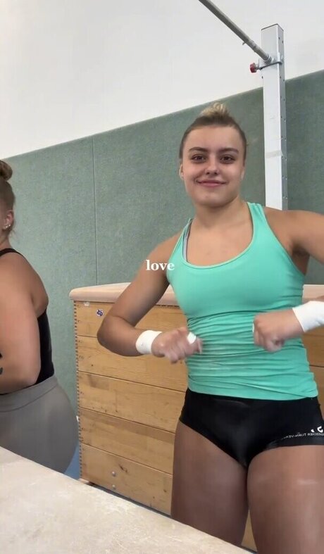 Emma Malewski naked actress galleries