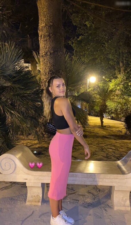 Emma Malewski model top pictures