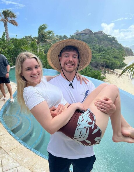 Thea Booysen naked model image