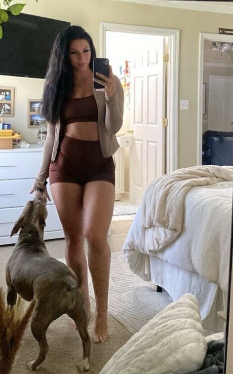 Allison Royalty model nice picture