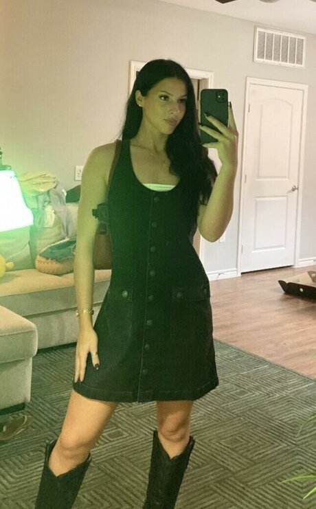 Allison Royalty star naked image