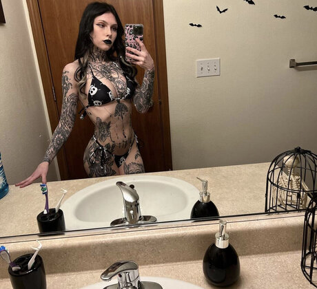 Tyniquewebster free model photo