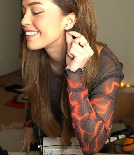 Valkyrae model exclusive pic