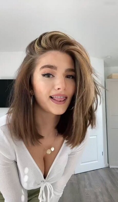 Julia Schulze sexy star archive