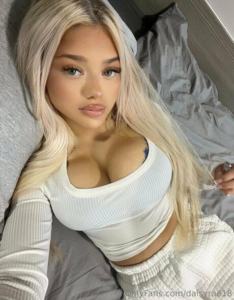 daisyrae18 star photo