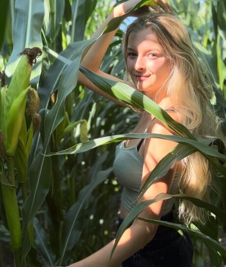 Paulas Landleben nudes star image